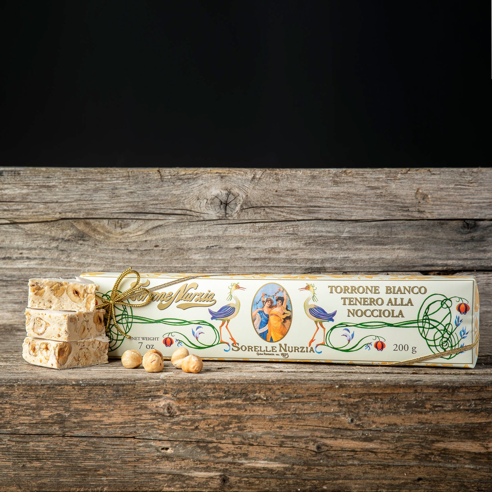 TORRONE BIANCO TENERO CON NOCCIOLE – STECCA DA 200g – INCARTO A MANO